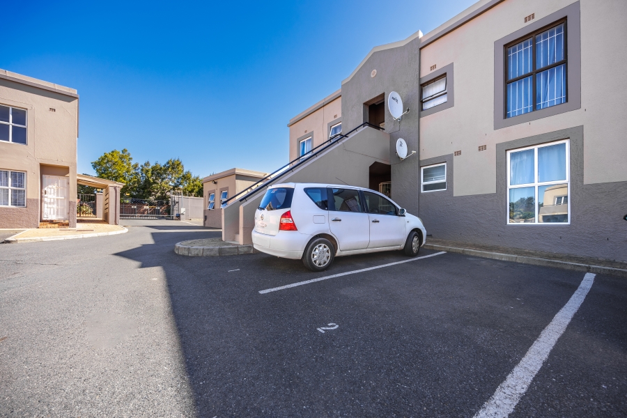 1 Bedroom Property for Sale in Uitzicht Western Cape